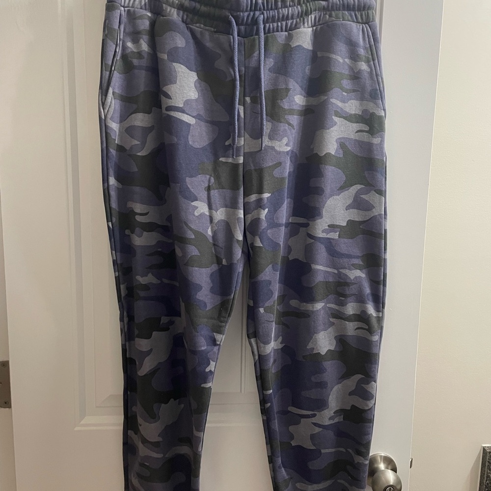 Zenana NWOT Purple Camo Joggers XL
